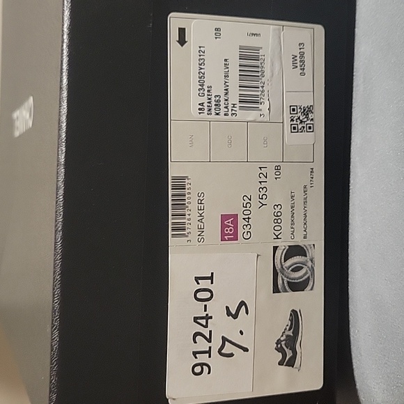 Chanel CC logo sneaker size 37.5 - Picture 14 of 14